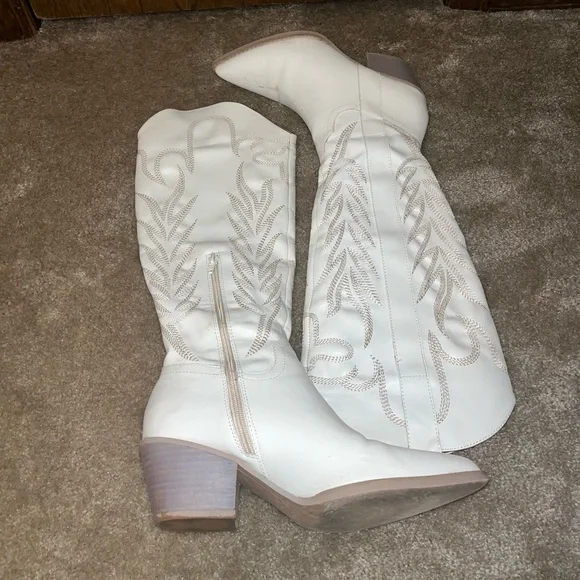 White Boots - Picture 6 of 7
